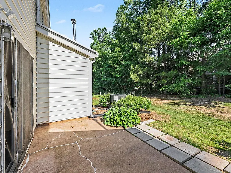 108 Colwick Ln — Photo 33