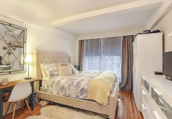 3rd image of 50 W 72nd St APT 302