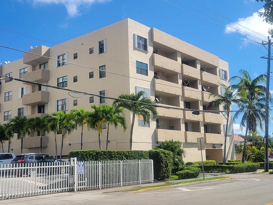 1st image of 7125 Bay Dr APT 302