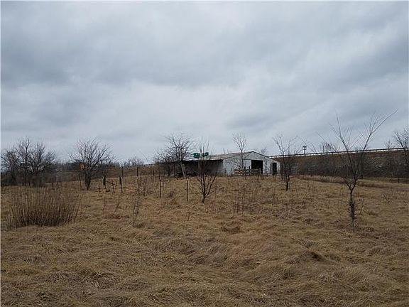 2nd image of 306 N Clearwater Dr