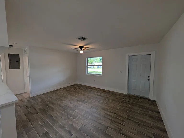1733 NW 18th St — Photo 9
