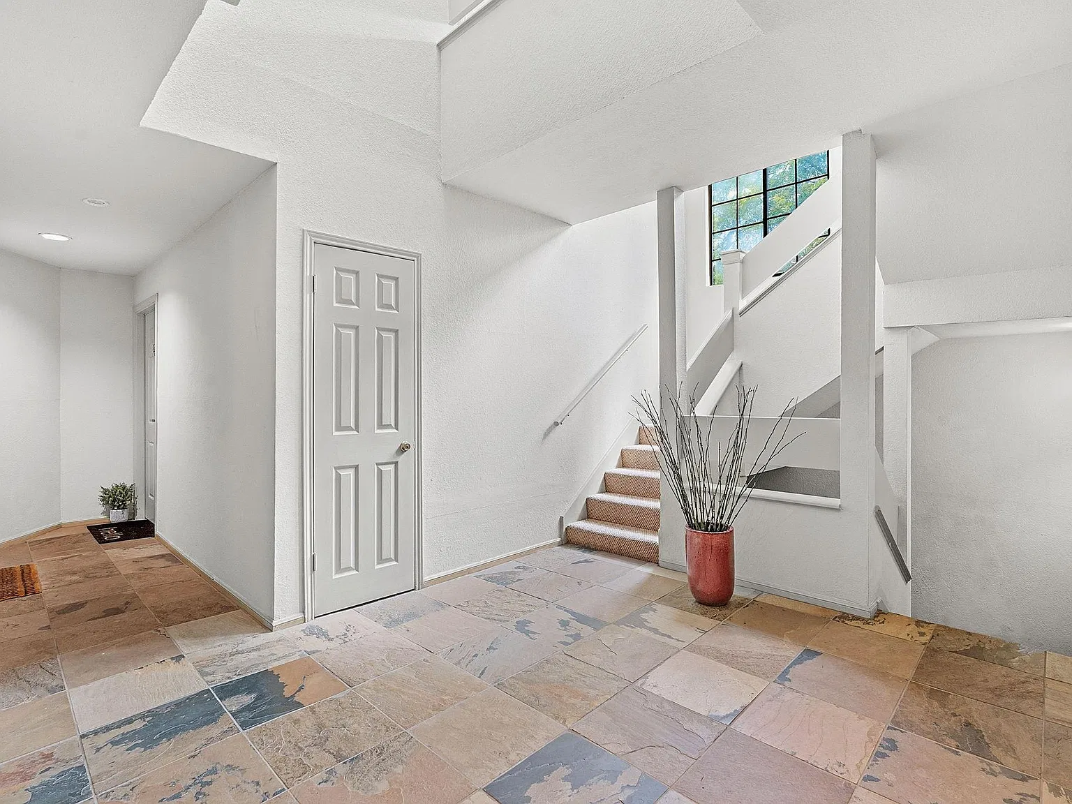 2 bed, 2.0 bath, 1017 sqft, $2,400 — Photo 2