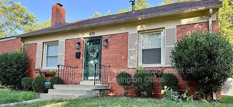 3 bed, 1.0 bath, 1344 sqft, $1,695 — Photo 3