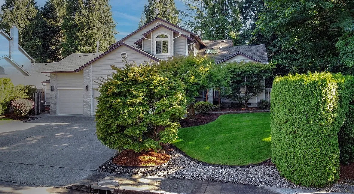 4 bed, 2338 sqft, $3,200 — Photo 2