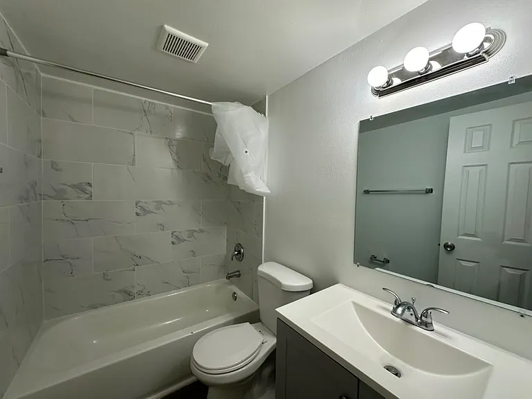 3660 NE 11th Ave #4 — Photo 20