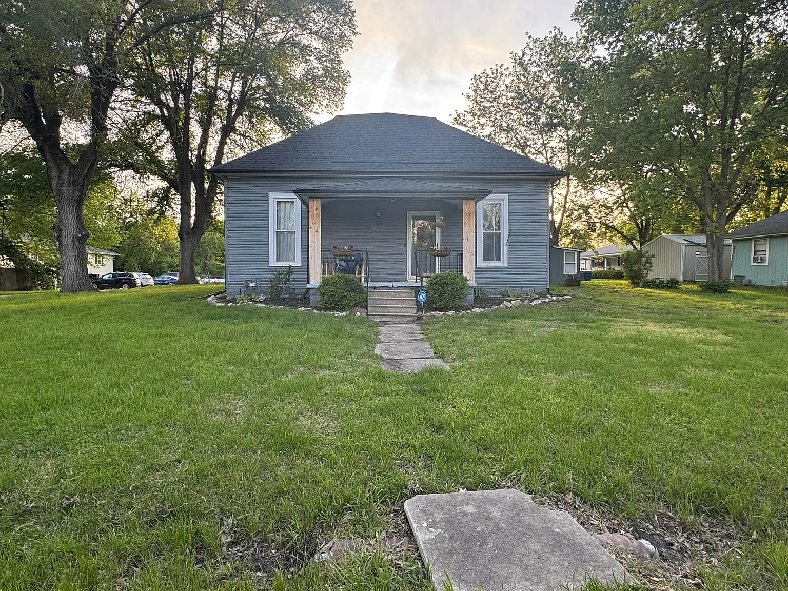 3 bed, 1224 sqft, $2,100 — Photo 1