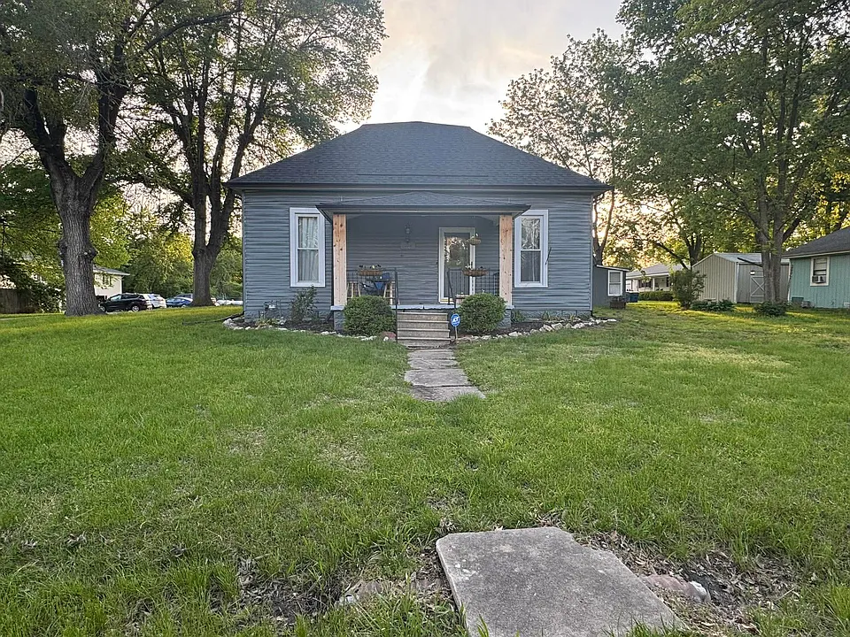 104 S Clark St