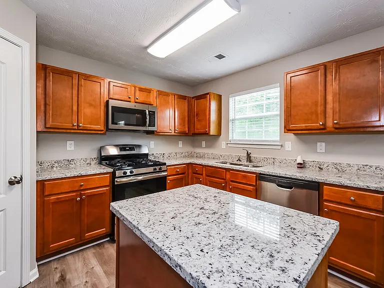 657 Howell Dr — Photo 7