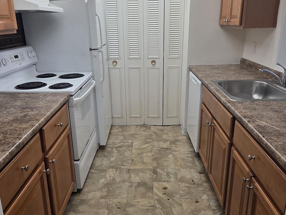 1st image of 55 Greentree Ln APT 18