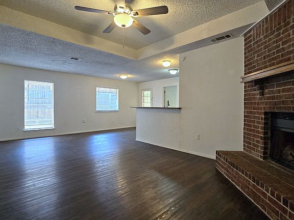 3rd image of 8899 Marilyn Dr