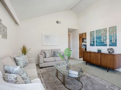 17451 Plaza Dolores, San Diego, CA, 92128