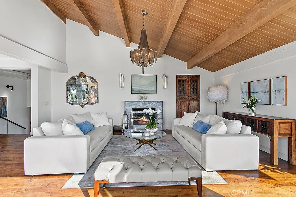 4 bed, 4.5 bath, 5200 sqft, $45,000 — Photo 3