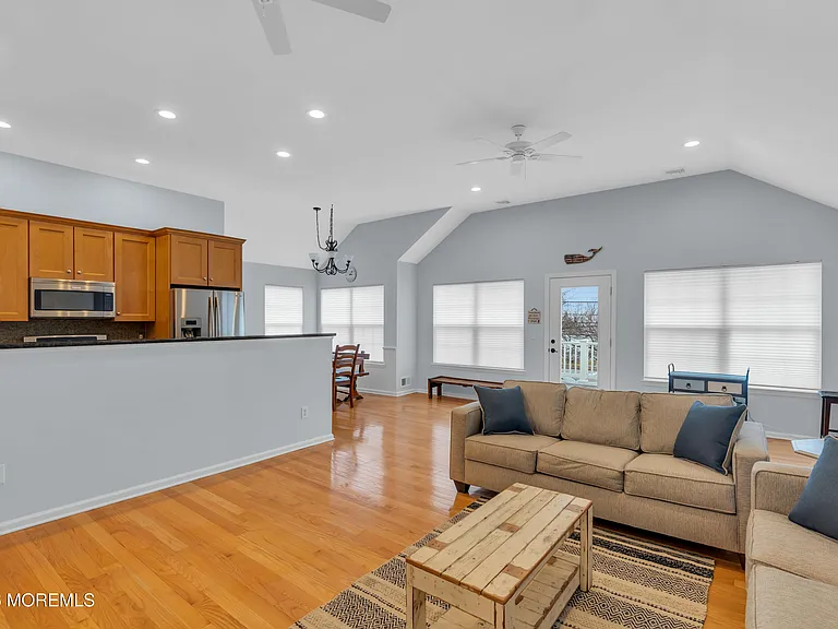 412 Broadway — Photo 11