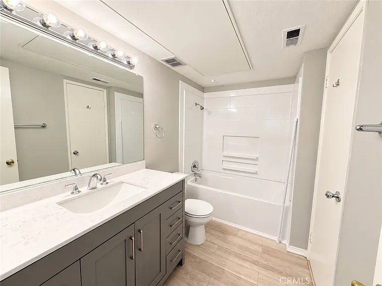 10655 Lemon Ave #202 — Photo 8