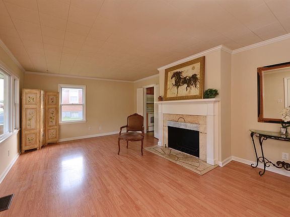 3rd image of 118 Sunset Dr