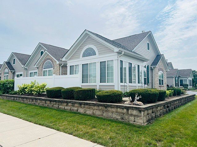 1st image of 16625 S Fox Run Cir #0