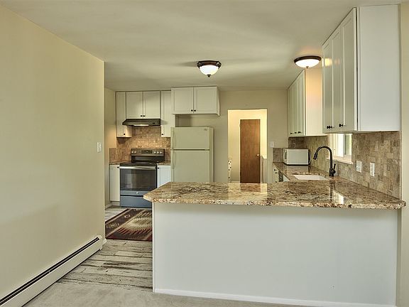 Roomy Breakfast Bar!