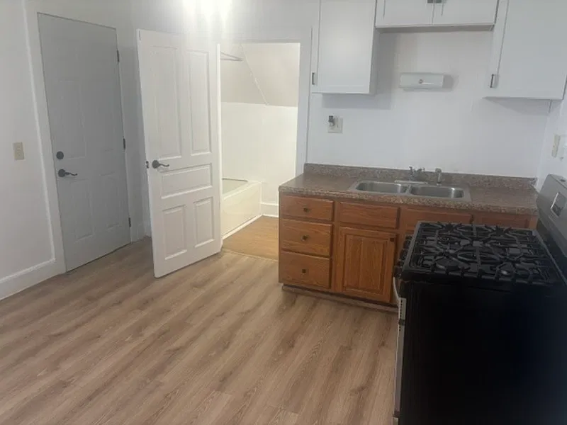 2 bed, 1.0 bath, $1,099 — Photo 3