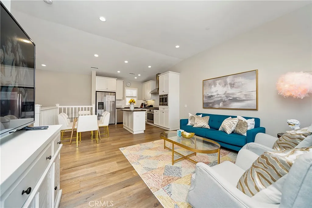 2 bed, 1182 sqft, $4,300 — Photo 2