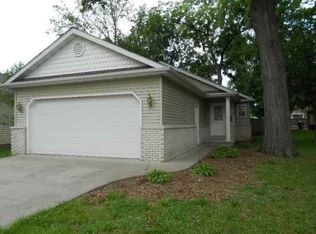 2632 N 11th St, Terre Haute, IN 47804