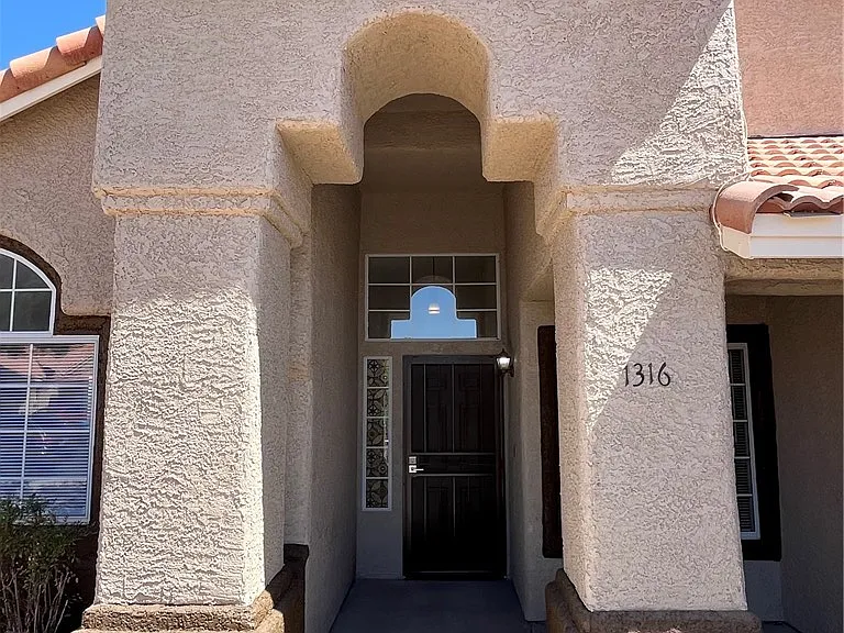 1316 Royal Creek Ct — Photo 2