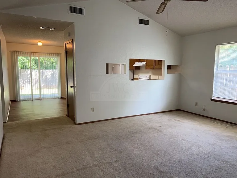 2019 Dickens Dr — Photo 4