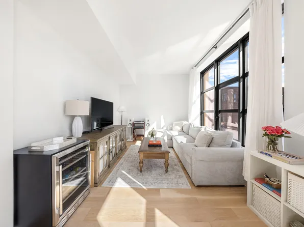 29 Huron Street image 5 of 18