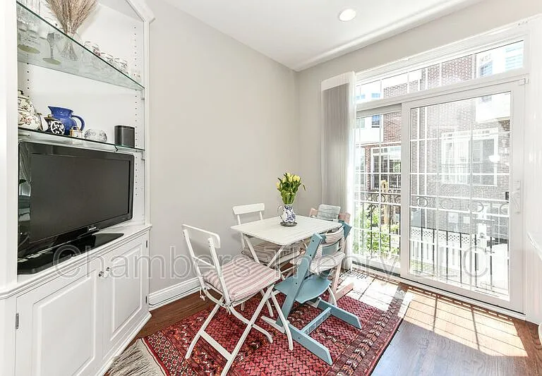 1572 21st Ct N — Photo 7
