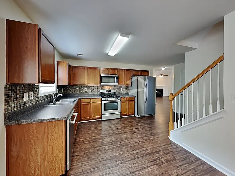 3805 Hawk Tail Dr — Photo 3