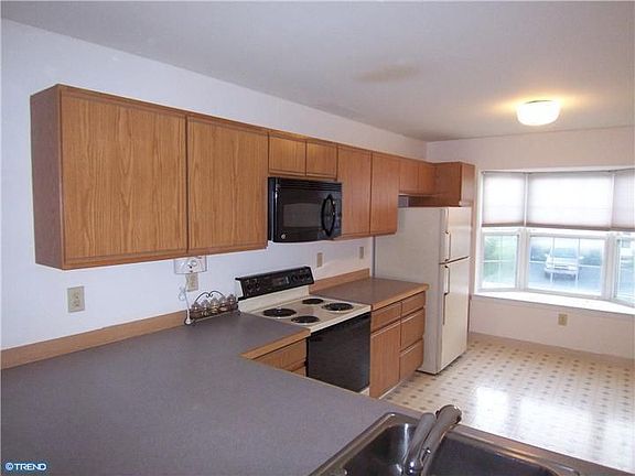 3rd image of 171 Valerie Ln
