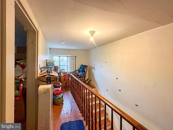 3rd image of 580 Elkdale Rd