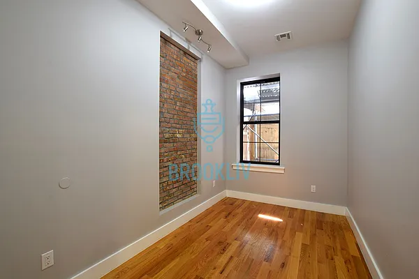 Rented by null | media 32