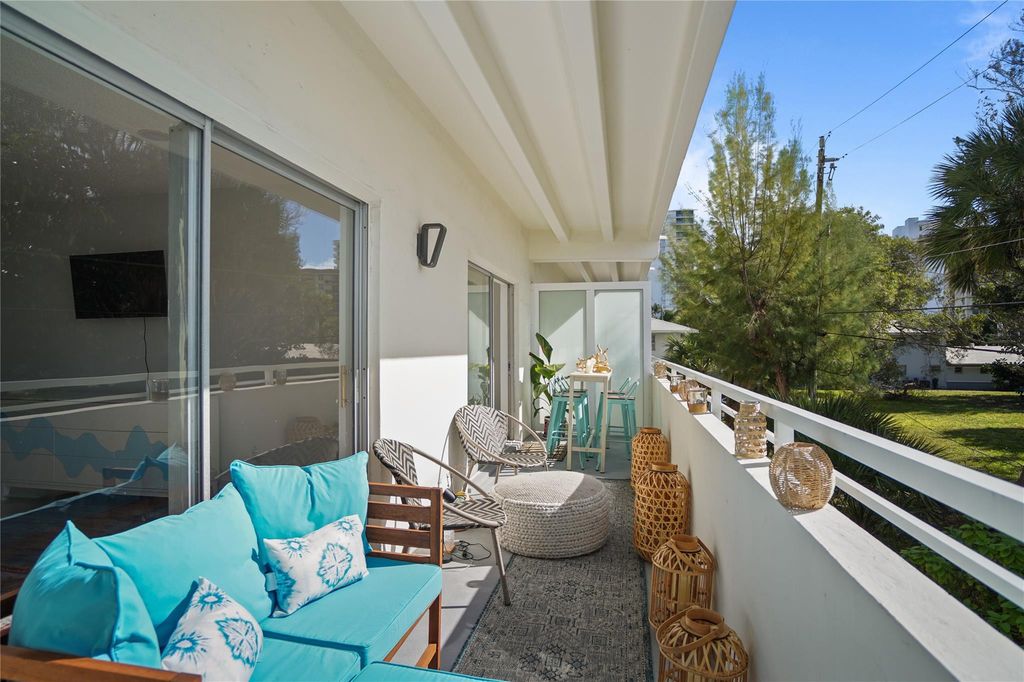 3212 NE 12th Street #203, photo 2