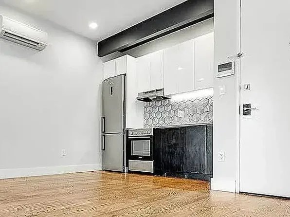 2901 Snyder Avenue image 1 of 8