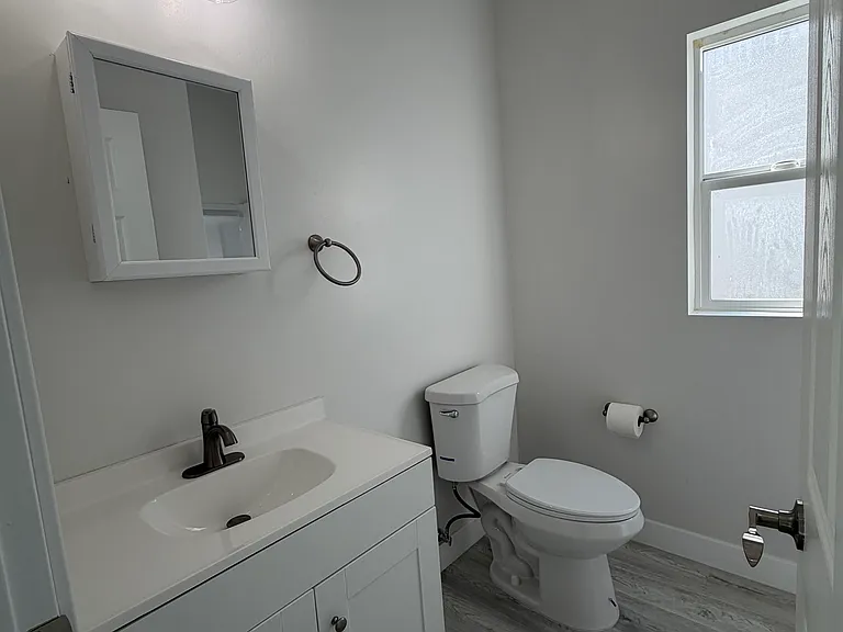 635 S 32nd St — Photo 15