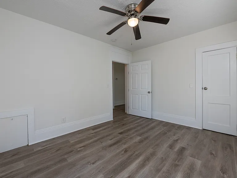 404 Paines Ave NW — Photo 9