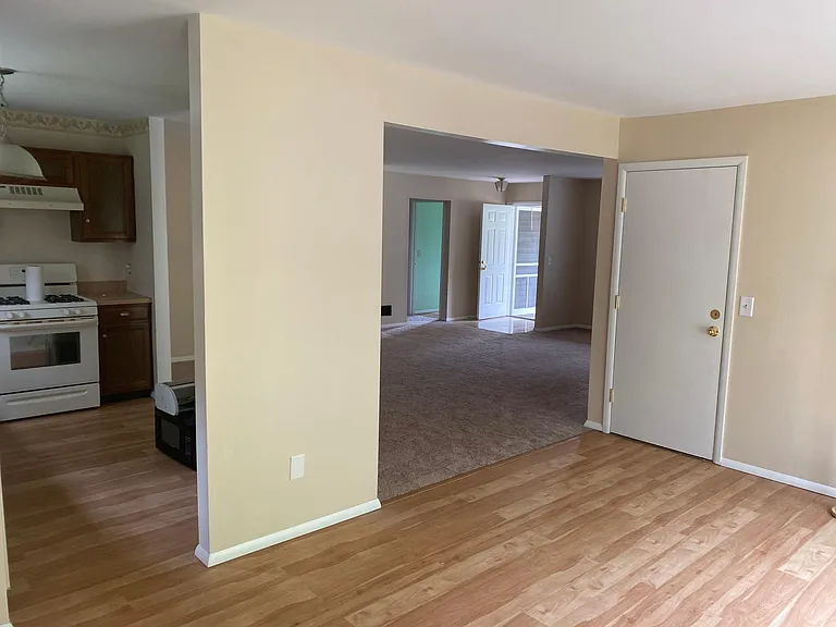 44 Woodbury Rd — Photo 19