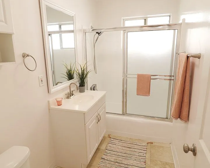 2 Weeks Free! Remodeled 1-Bedroom — Photo 32