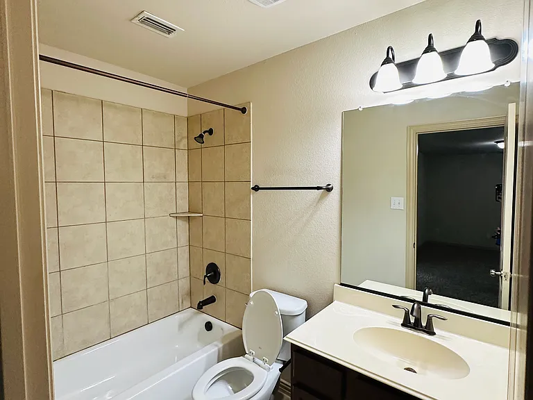 2249 Salado Dr — Photo 15
