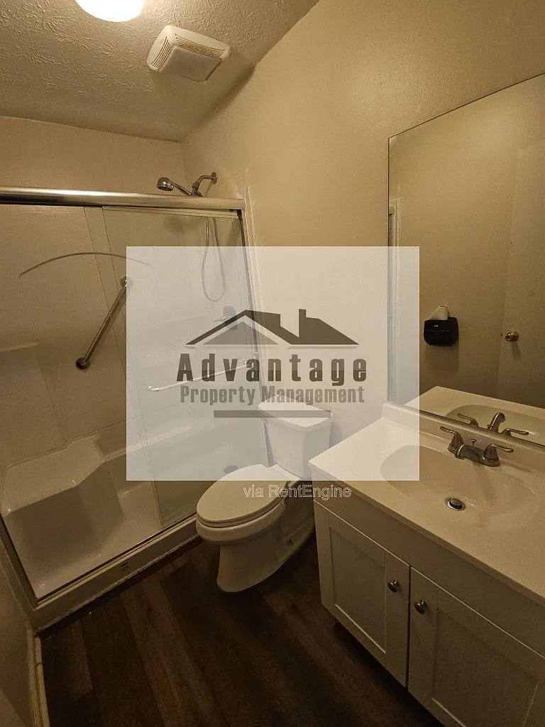 2 bed, 1.0 bath, 994 sqft, $1,365 — Photo 3