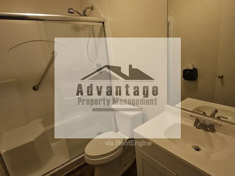 1085 Eastview Rd NE #A — Photo 3