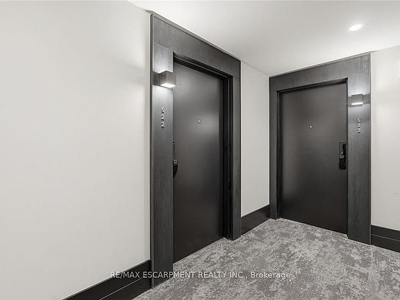 3rd image of 461 Green Rd #522