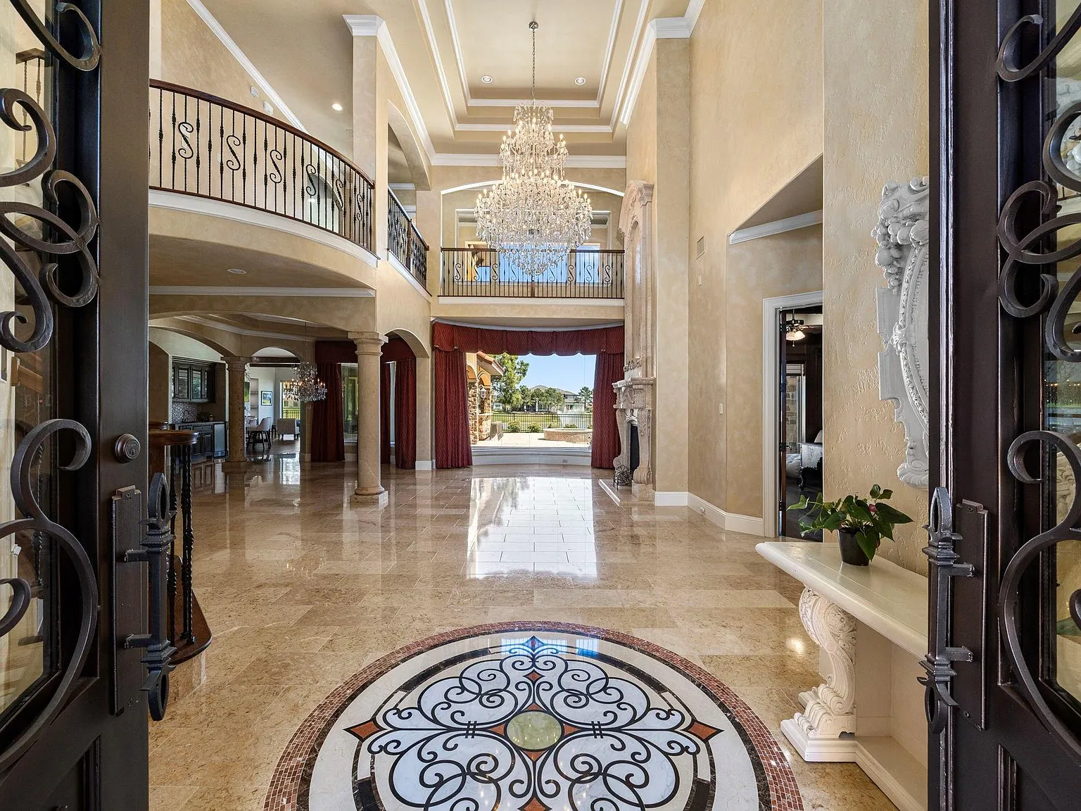 6 bed, 6.5 bath, 7287 sqft, $12,500 — Photo 4