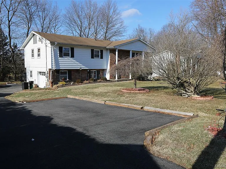 40 Bluefields Ln — Photo 1