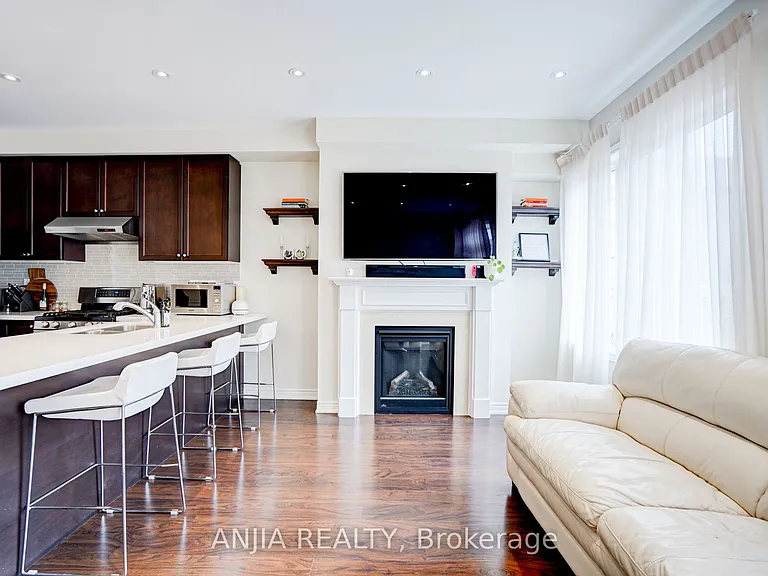 25 Collier Cres — Photo 10