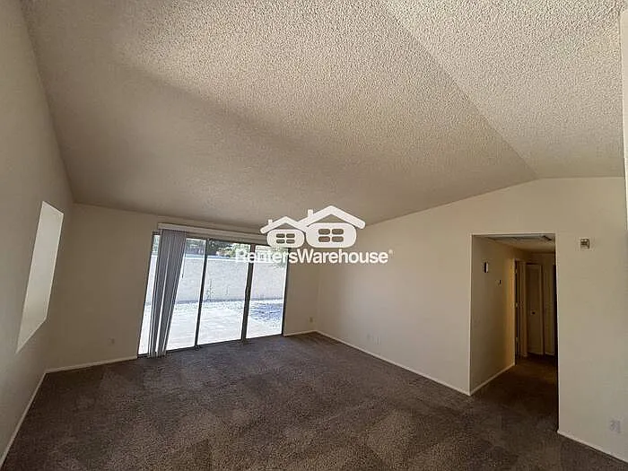 2126 N Villas Ln — Photo 3