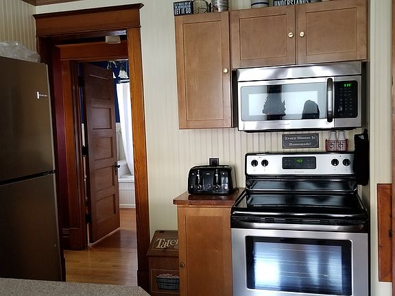 5th image of 402 7th St W