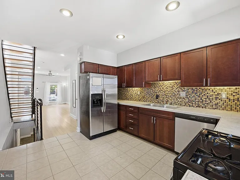 122 N Ellwood Ave — Photo 10