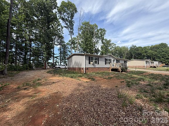 4th image of 915 Jay Burke Rd