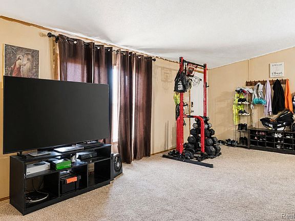 4th image of 9159 Greentree Dr